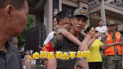 “班长,放心!嫂子交给我们”,广西抗洪军人在救援途中,偶遇自己妻儿被救 “班长,放心!嫂子交给我们”,广西抗洪军人在救援途中,偶遇自己妻儿被救