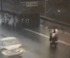 遮阳还是“遮眼”?电动车上加装这些,危险远超你想象 遮阳还是“遮眼”?电动车上加装这些,危险远超你想象