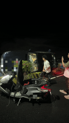 “事发时来不及多想”！凌晨3点18岁少年抡起电池猛砸车窗 救出被困司机