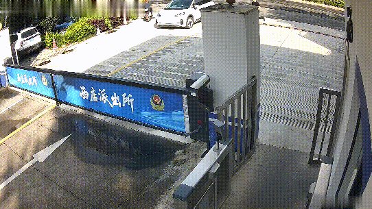“师傅别让他下车!”网约车司机接到电话后立刻掉头…… “师傅别让他下车!”网约车司机接到电话后立刻掉头……