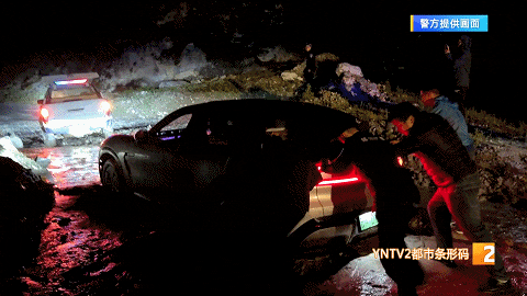 雨夜惊魂！自驾游虎跳峡遭遇泥石流，4人被困，民警驱车60公里极速营救！