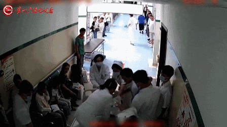 生死时速!贵州一34岁男子突发心梗,心跳呼吸骤停,医护接力救援一小时抢回一条命 生死时速!贵州一34岁男子突发心梗,心跳呼吸骤停,医护接力救援一小时抢回一条命
