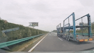 刀片超车!“鬼门关”里走一圈! 刀片超车!“鬼门关”里走一圈!