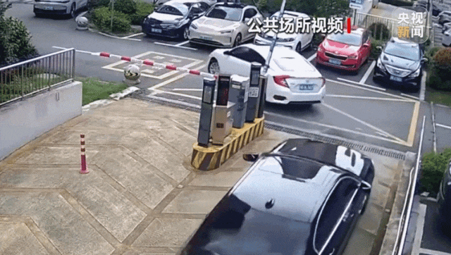 一男子跟车闯闸逃费183次,金额超3000元,被刑拘;警方提示:逃费也是盗窃 一男子跟车闯闸逃费183次,金额超3000元,被刑拘;警方提示:逃费也是盗窃