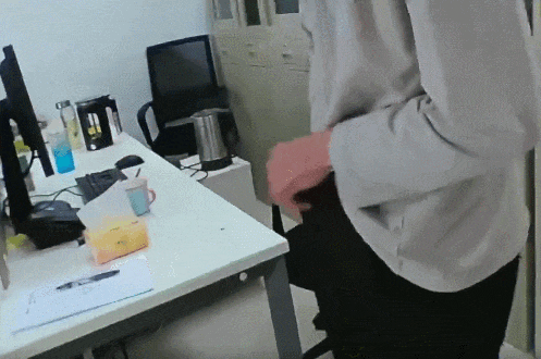 男子竟然在裤腿里藏了2只赤狐和2只布氏闭壳龟,被厦门海关当场查获 男子竟然在裤腿里藏了2只赤狐和2只布氏闭壳龟,被厦门海关当场查获