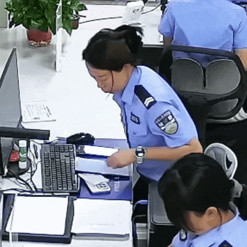 “网有点卡”?智擒逃犯! “网有点卡”?智擒逃犯!