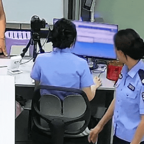 “网有点卡”?智擒逃犯! “网有点卡”?智擒逃犯!