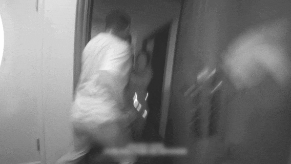 “团灭”!浙江一居民楼内,36人被当场带走 “团灭”!浙江一居民楼内,36人被当场带走