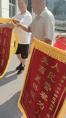 入警20天的新警,一天收获两面锦旗! 入警20天的新警,一天收获两面锦旗!