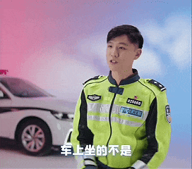 “车是老婆的,车上坐的不是老婆”,开车玩手机被无人机拍到,他向上海交警求情 “车是老婆的,车上坐的不是老婆”,开车玩手机被无人机拍到,他向上海交警求情