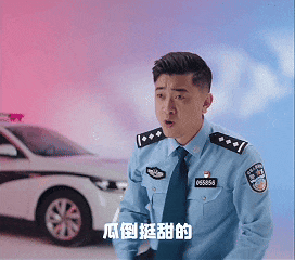 “车是老婆的,车上坐的不是老婆”,开车玩手机被无人机拍到,他向上海交警求情 “车是老婆的,车上坐的不是老婆”,开车玩手机被无人机拍到,他向上海交警求情
