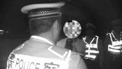 交警:可喝酒吗?男子:喝了一瓶… 交警:可喝酒吗?男子:喝了一瓶…