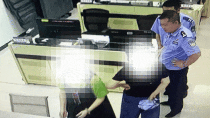 购物后“手机失控”的她，急急忙忙冲进派出所......