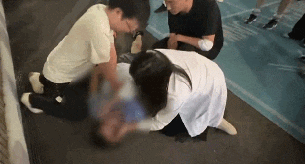 "摸不到脉搏,没有心跳…"上海夜晚上演惊心动魄8分钟!这类人群要特别当心 "摸不到脉搏,没有心跳…"上海夜晚上演惊心动魄8分钟!这类人群要特别当心