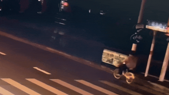 上海街头一幕：外籍男子发生违法行为！00后民警一个做法，全网点赞