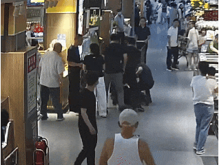 盗窃嫌疑人:“戴上球星面具,你们应该就找不到我了!” 盗窃嫌疑人:“戴上球星面具,你们应该就找不到我了!”