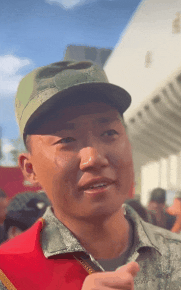 送新兵现场，父亲一句话，网友跟着一起哭了