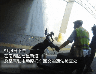 点了份外卖,陪同送餐的居然是警察…… 点了份外卖,陪同送餐的居然是警察……