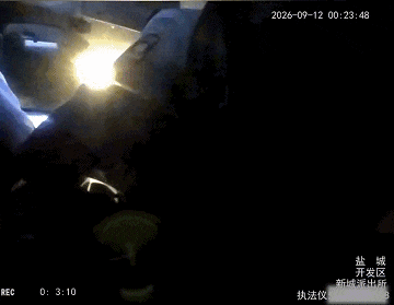 凌晨,“00后”民警发了条朋友圈:我爱蛋饼…… 凌晨,“00后”民警发了条朋友圈:我爱蛋饼……
