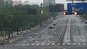 夜宵摊旁,这群人专挑“不敢报警的人”下手! 夜宵摊旁,这群人专挑“不敢报警的人”下手!