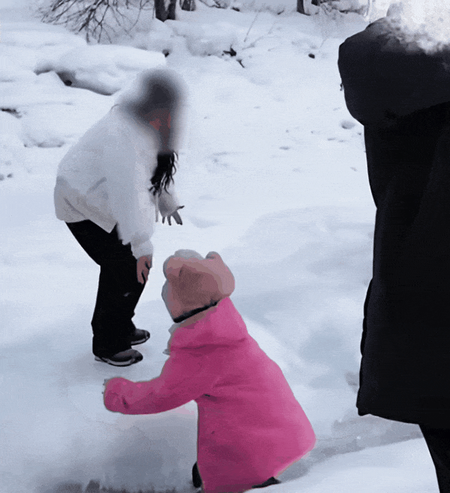 女子为“出片”摔下山坡！假期出游，这些拍照姿势别学