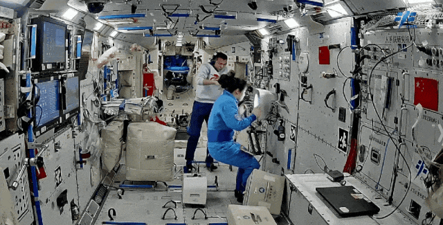 “神秘的东方力量”上太空了!看图说话,你知道航天员在做什么吗? “神秘的东方力量”上太空了!看图说话,你知道航天员在做什么吗?