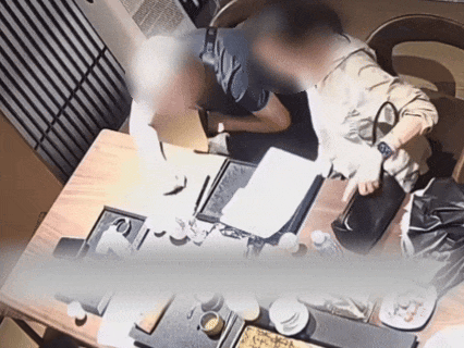 夫妻俩不挑选、不试戴,进店直接点名要买近70万元劳力士……商家紧急报警 夫妻俩不挑选、不试戴,进店直接点名要买近70万元劳力士……商家紧急报警