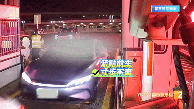 已发生多起!车辆为逃避停车费,紧贴前车冲闯道闸,撞坏收费道闸!罚! 已发生多起!车辆为逃避停车费,紧贴前车冲闯道闸,撞坏收费道闸!罚!