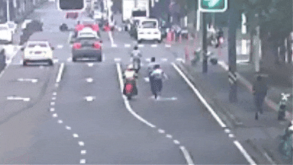 合肥警方出动，外卖小哥、出租车司机联手，嫌疑人骆某街头当场被抓
