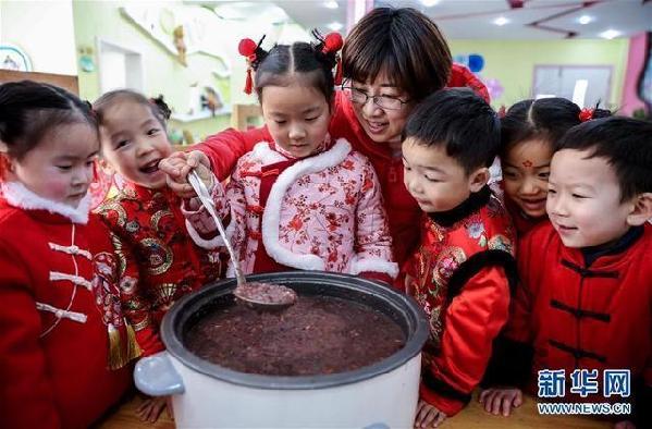 【网络中国节·春节】重温名家笔下的春节 品“舌尖上的年味” 【网络中国节·春节】重温名家笔下的春节 品“舌尖上的年味”