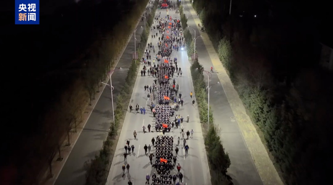 连续31年，徒步108里！这堂“课”又刷屏了