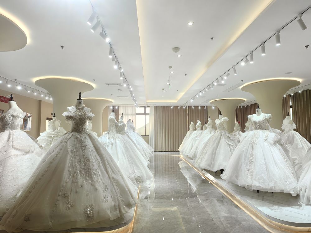 为全球新娘造梦,婚纱小镇“裁”出24亿元“幸福产业” 为全球新娘造梦,婚纱小镇“裁”出24亿元“幸福产业”