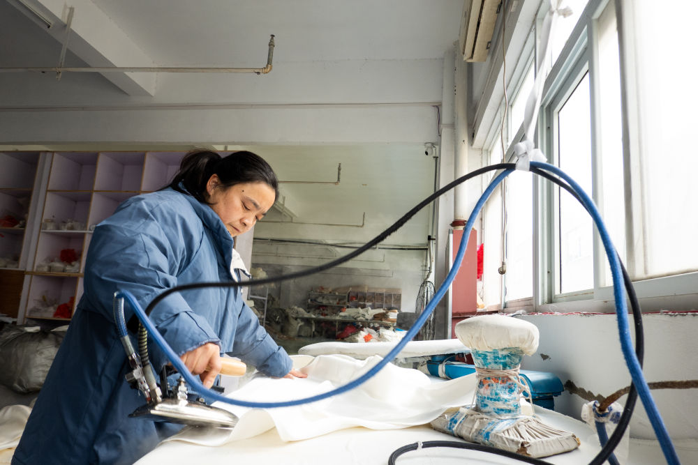 为全球新娘造梦,婚纱小镇“裁”出24亿元“幸福产业” 为全球新娘造梦,婚纱小镇“裁”出24亿元“幸福产业”