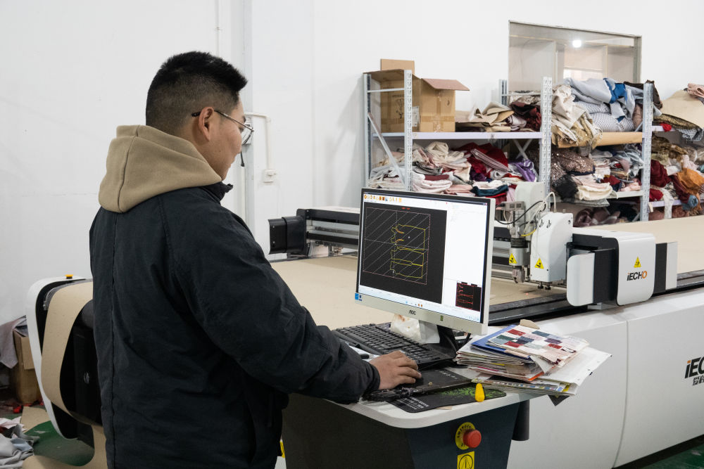 为全球新娘造梦,婚纱小镇“裁”出24亿元“幸福产业” 为全球新娘造梦,婚纱小镇“裁”出24亿元“幸福产业”