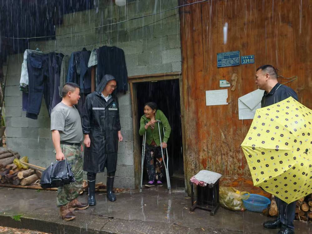 紧急转移,奋力抢险——鄂西南多地抗洪救灾一线见闻 紧急转移,奋力抢险——鄂西南多地抗洪救灾一线见闻