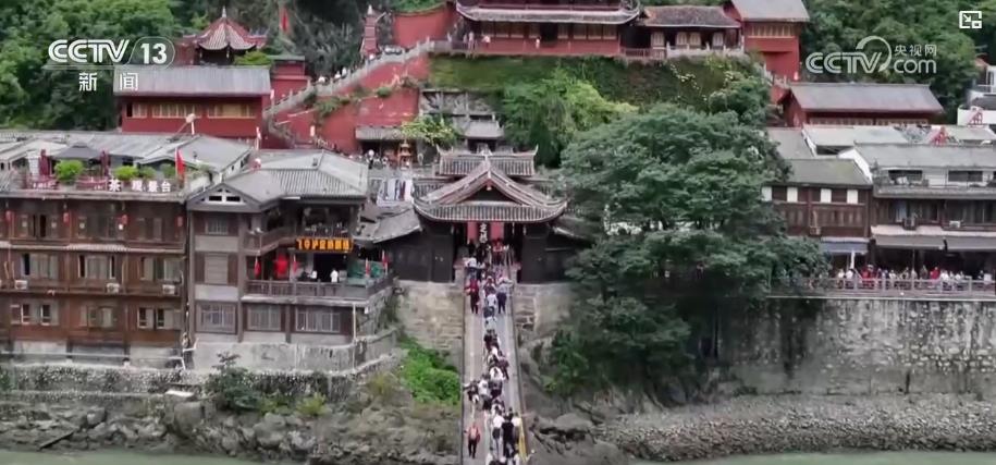 红军长征胜利89周年丨革命遗址“活”起来、红色文物“会说话” 科技赋能让红色记忆在新时代焕发新活力