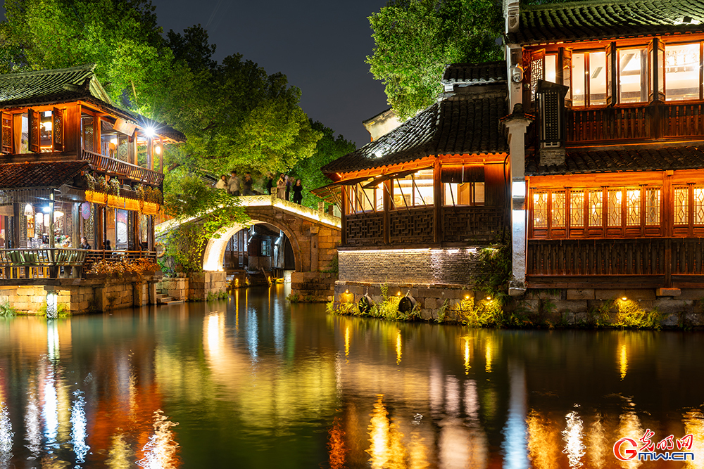 【乌镇视窗】乌镇峰会启幕在即,乌镇夜景点亮数字星河