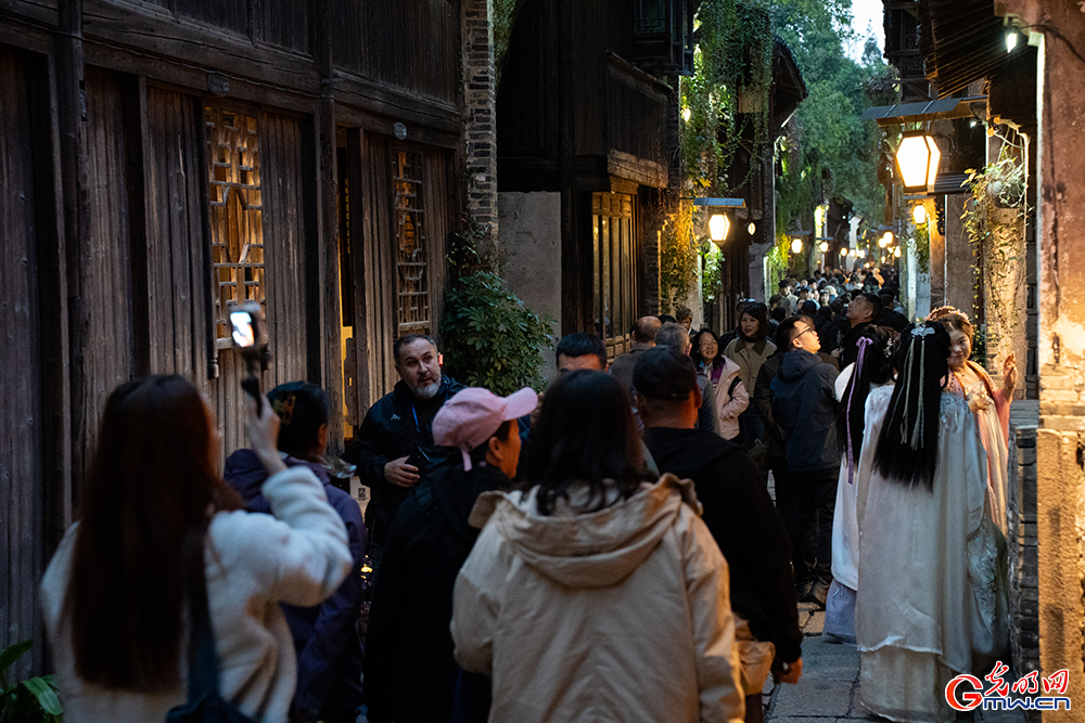 【乌镇视窗】乌镇峰会启幕在即,乌镇夜景点亮数字星河