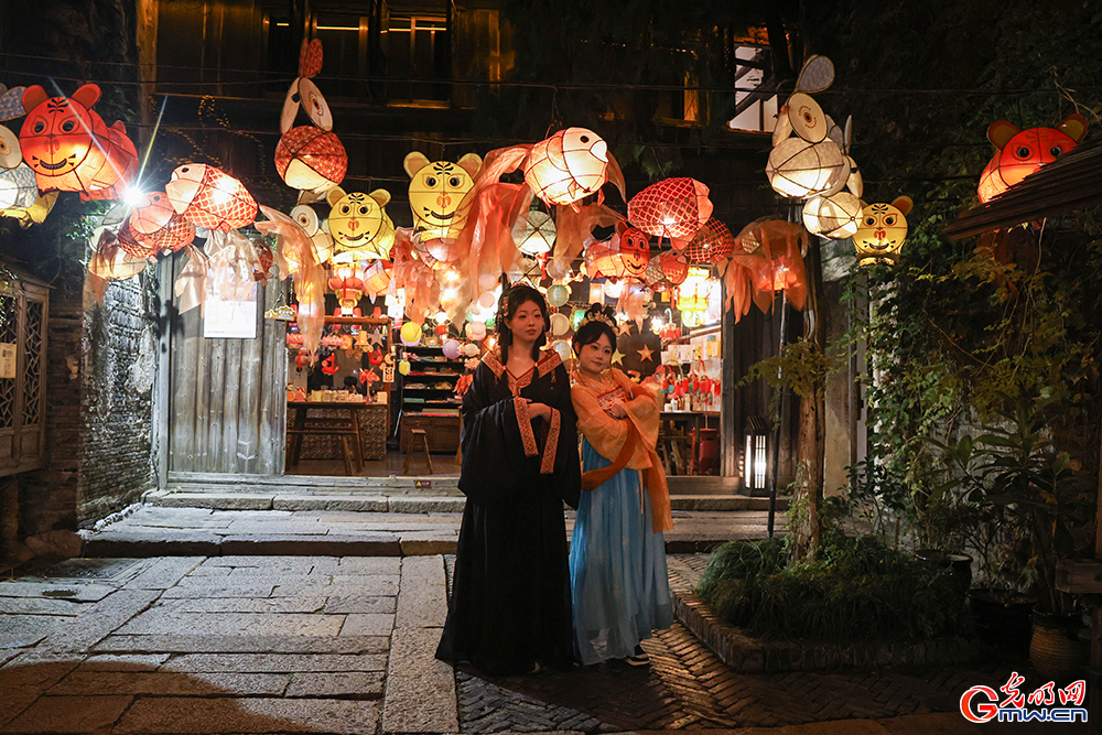 【乌镇视窗】乌镇峰会启幕在即,乌镇夜景点亮数字星河