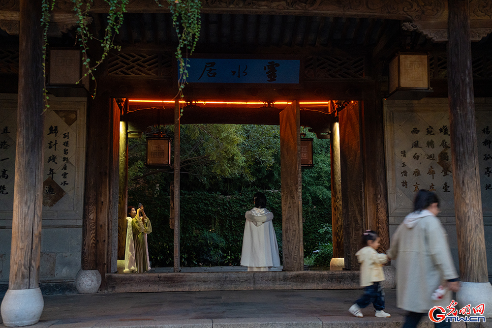 【乌镇视窗】乌镇峰会启幕在即,乌镇夜景点亮数字星河