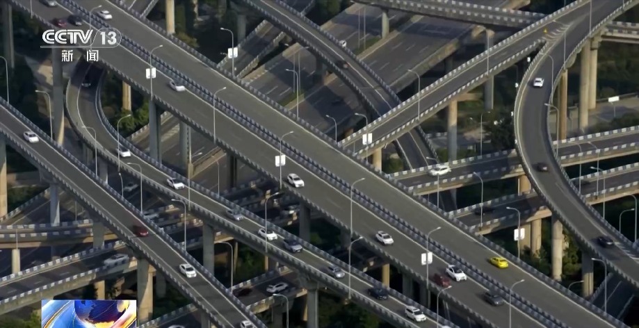 年度最大“数据集市”热闹开集 多行业供需旺 新职业顺势崛起