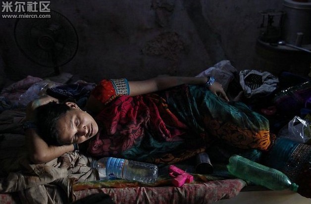 印度饿死小孩图片图片