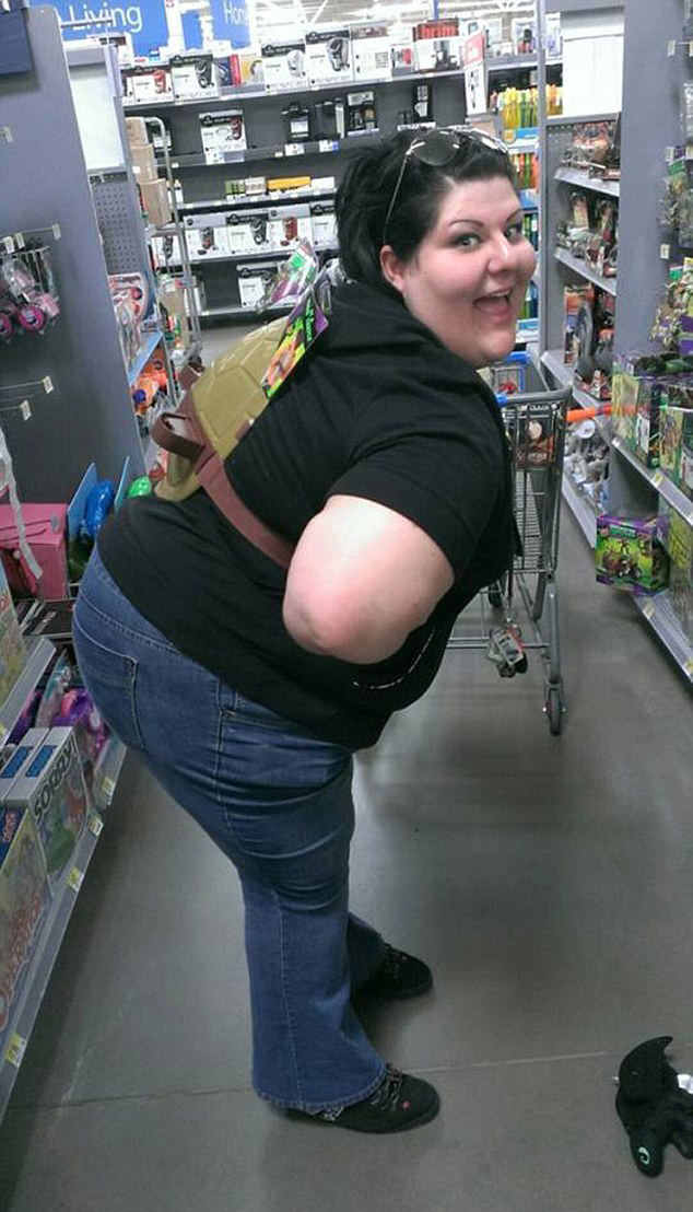 美180公斤女子摄像头前狂吃 月赚万元