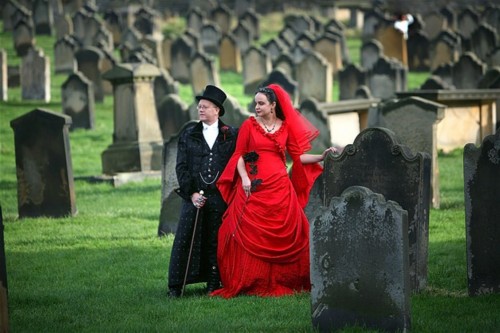 七对新人棺材中办婚礼