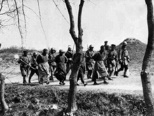 历史上鬼子进村真实老照片