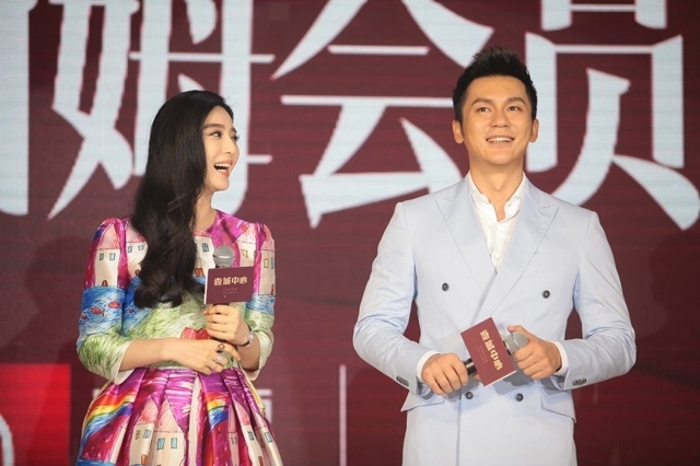 某房产活动,获主办方赠价值千万的豪宅一套,真是看呆在场的每一个人