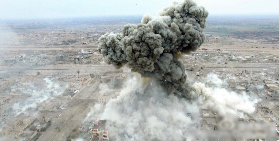 无人机航拍is自爆卡车爆炸瞬间