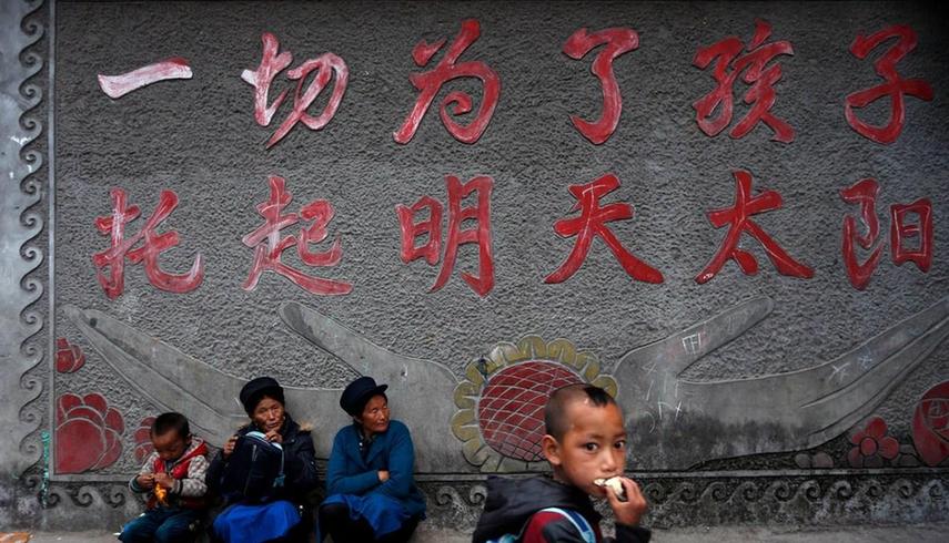 大凉山布拖县的彝族孩子:困苦并快乐