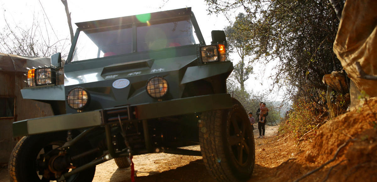 四川森林武警配备新型全地形车 造型拉风