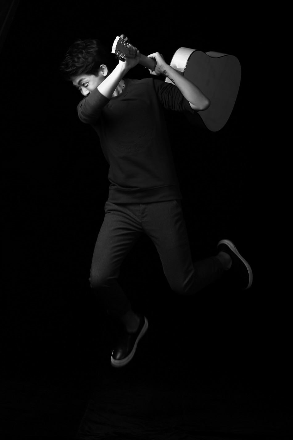 组图:好声音张博林全新写真曝光 新作准备中